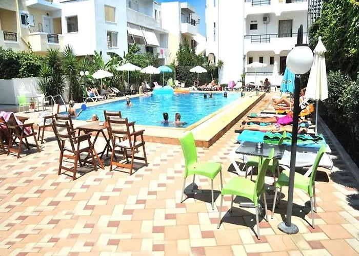 Santa Marina Apartmanhotel 2*