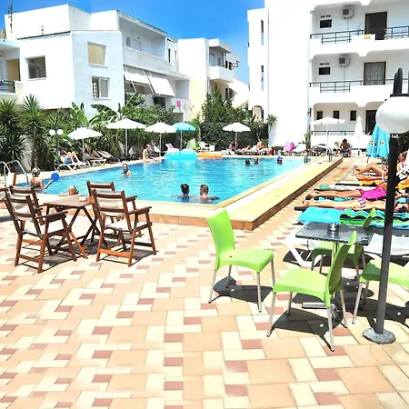 מלון דירות Santa Marina 2*